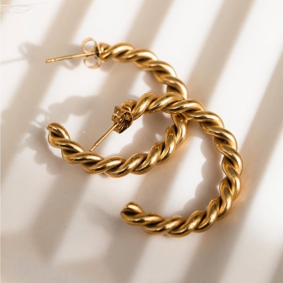THE COLLECTION Dreamy Gold Hoops - Picture 1 of 3